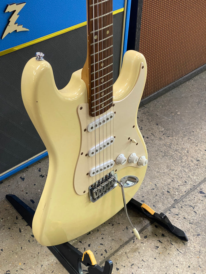 Fender Squier 2013 Bullet Stratocaster white ***Pre Loved***