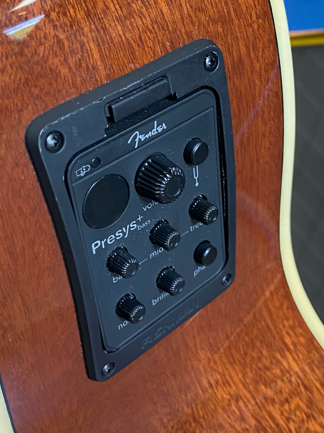 Fender 2024 Kingman Bass W/pickup Shaded Edge Burst ***pre loved***