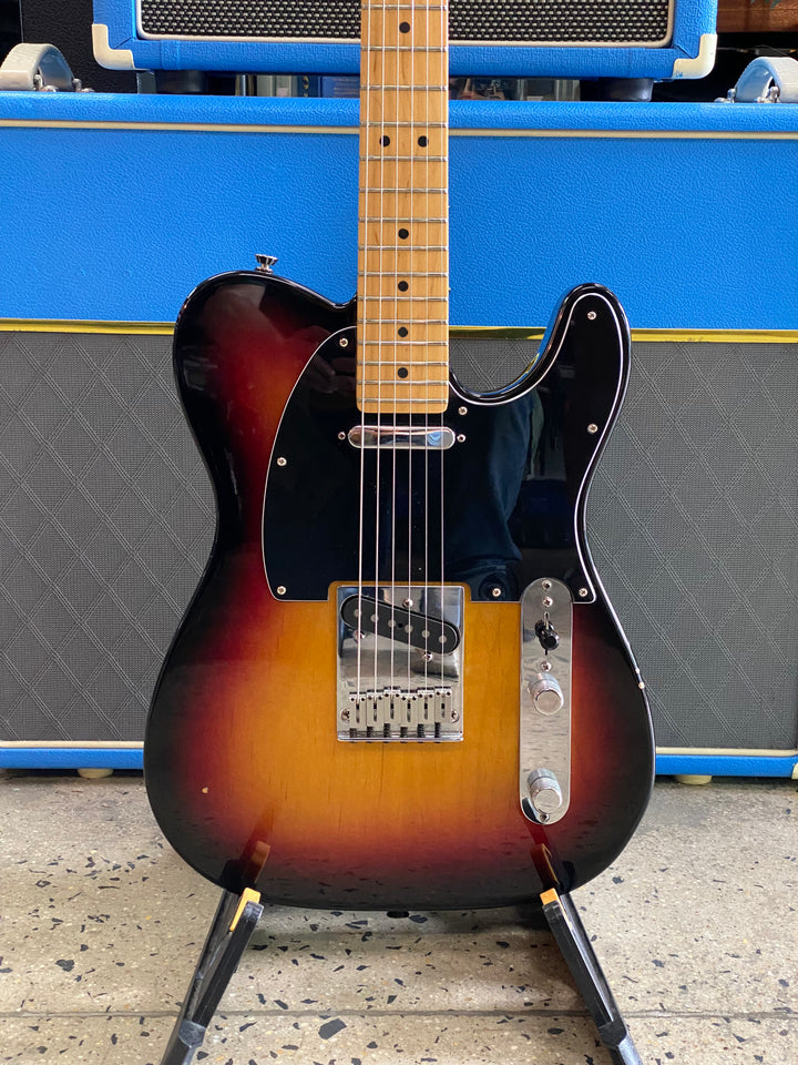 Fender USA 2004 American Series Telecaster Maple Neck Sunburst W/case ***Pre Loved***