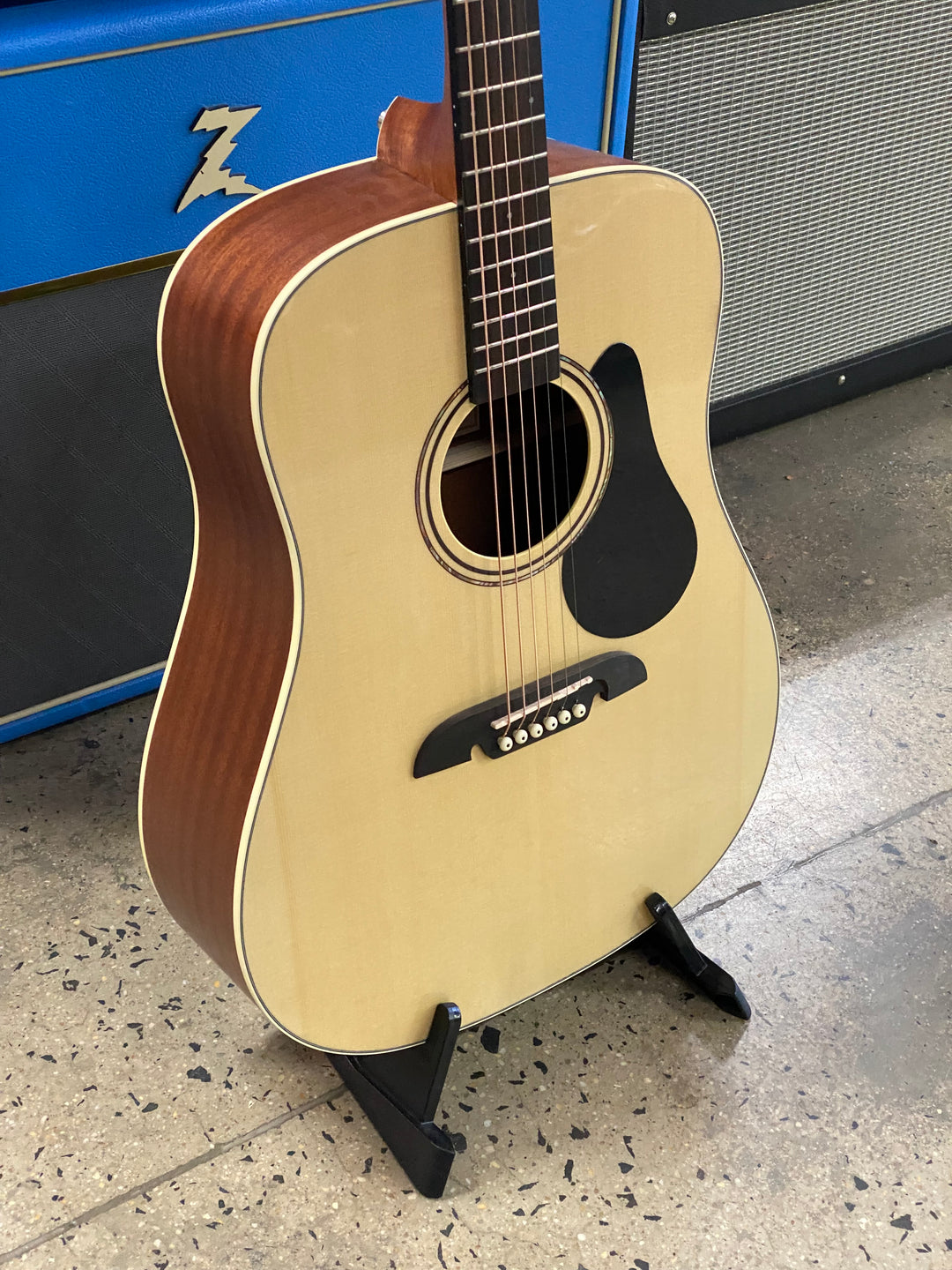 Alvarez RD26 Dreadnought Acoustic Guitar