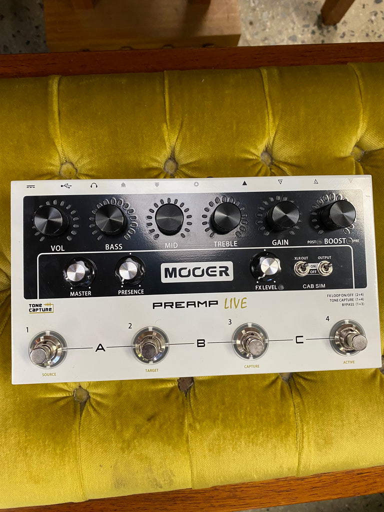 Mooer Preamp Live Pedal ***pre loved*** – A&B Musical Instruments