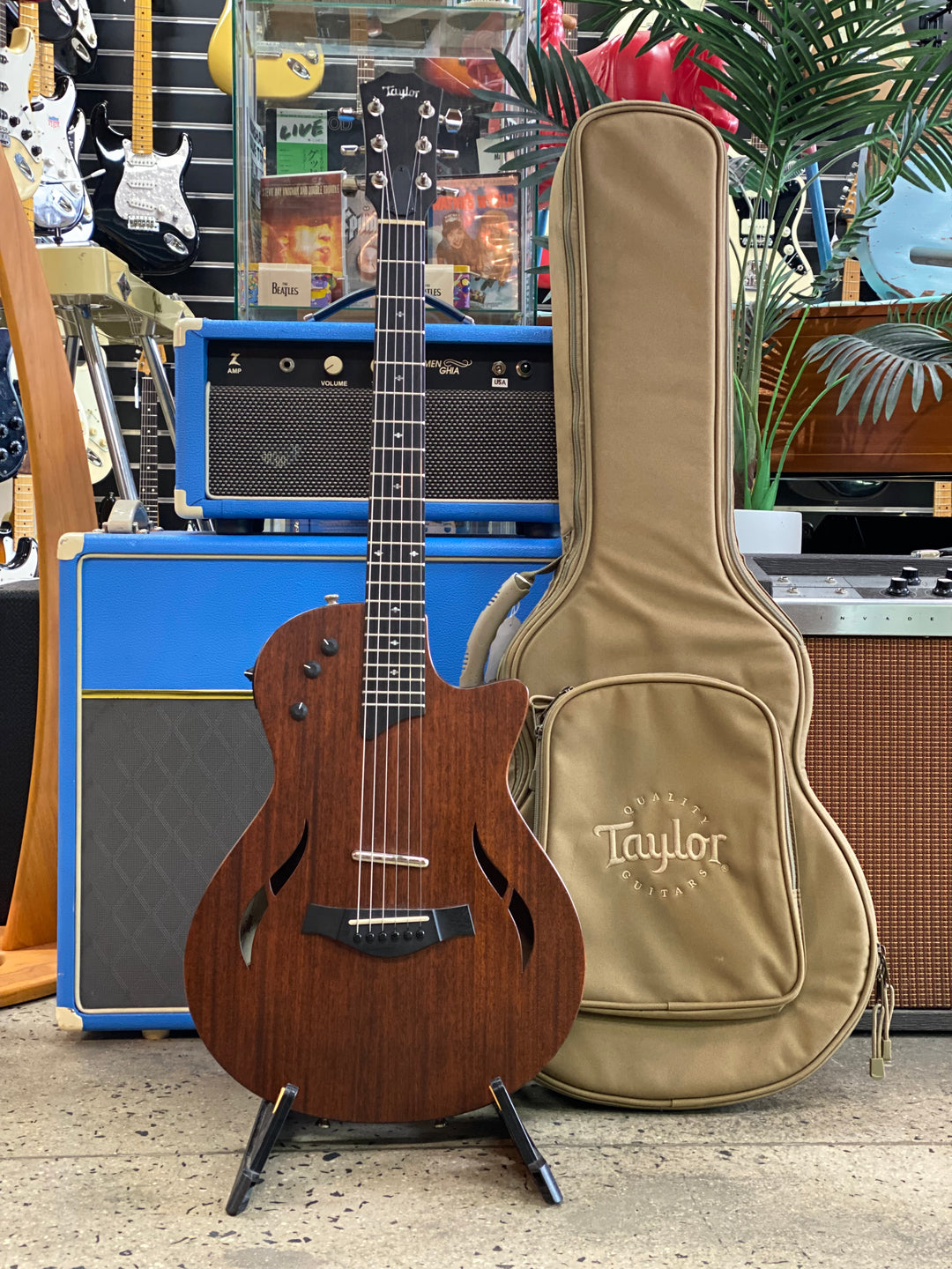 Taylor T5z Classic Electric w/bag ***pre loved***