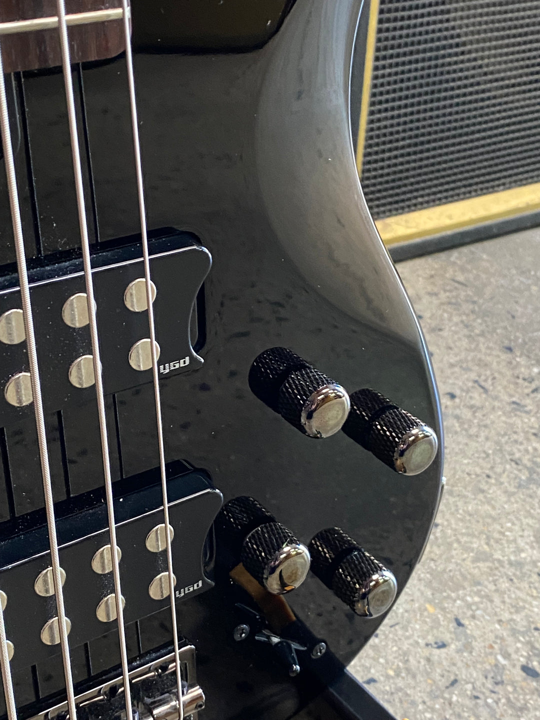 Yamaha TRBX305 5-String Bass Guitar Black ***Pre Loved***