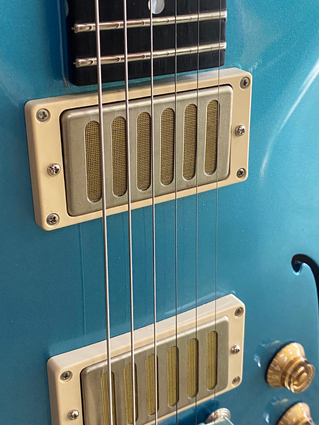 Eastman ROMEO-LA Thinline Archtop Electric Guitar P-90's Celestine Blue W/case ***Pre Loved***