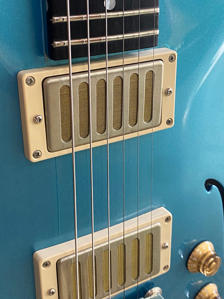 Eastman ROMEO-LA Thinline Archtop Electric Guitar P-90's Celestine Blue W/case ***Pre Loved***