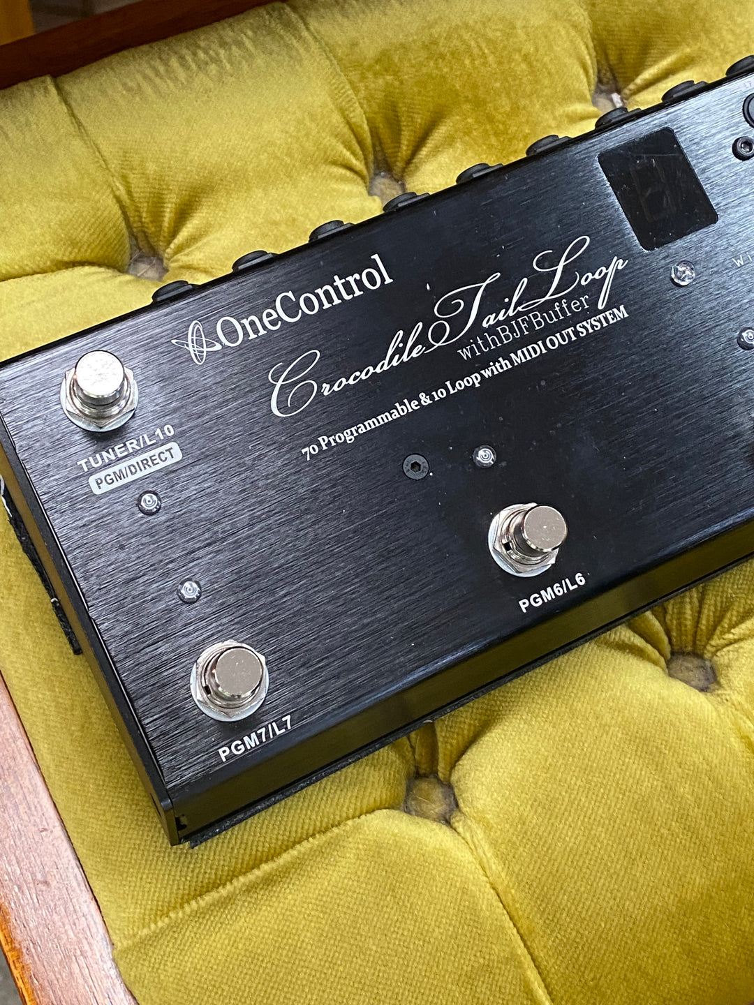 One Control OC10 Crocodile Tail Loop Switcher w/box ***Pre Loved***