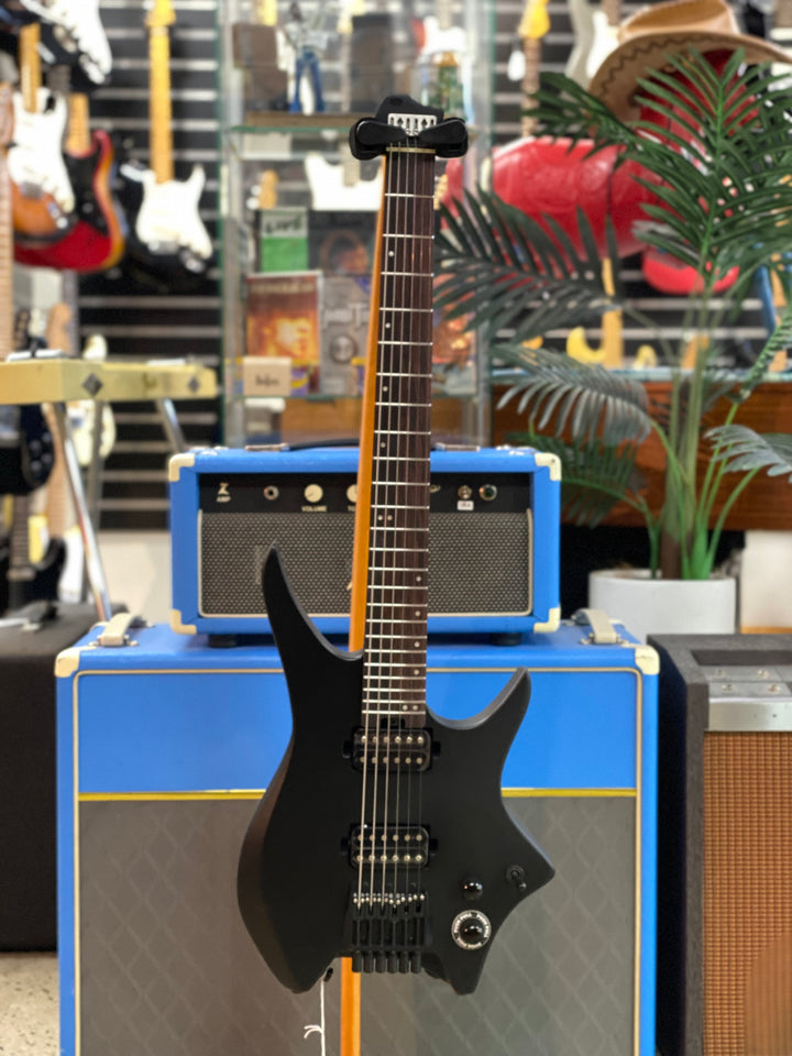 Hils HN3 Headless Electric Guitar | Satin Black