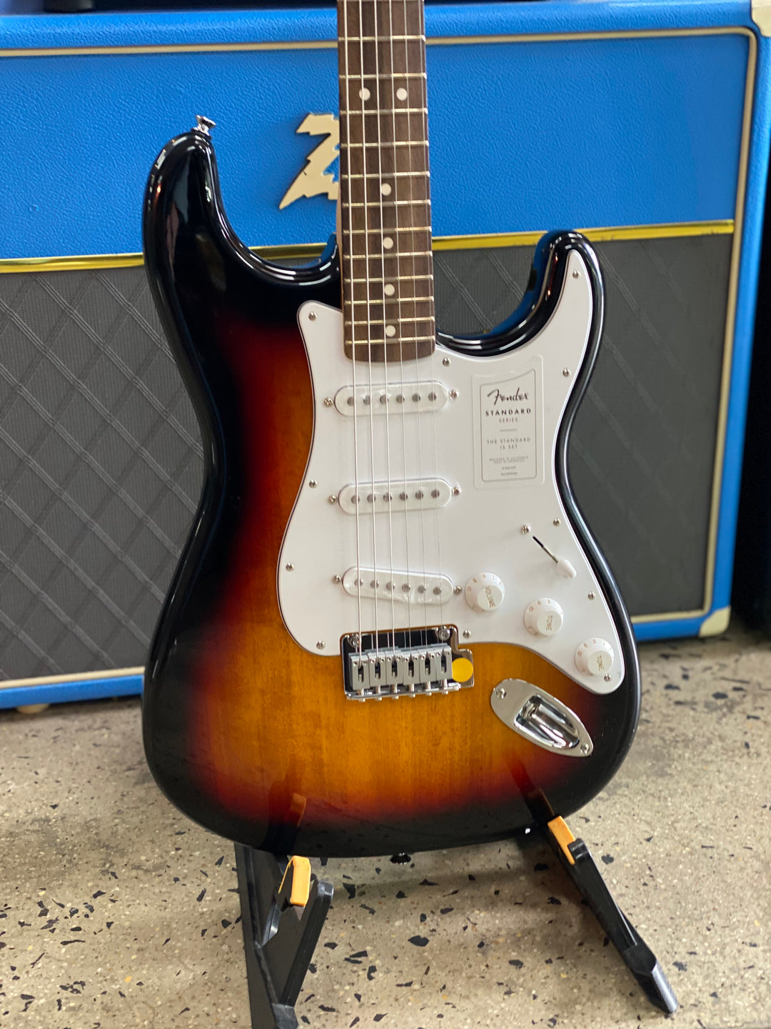 Fender Standard Stratocaster | 3-Colour Sunburst