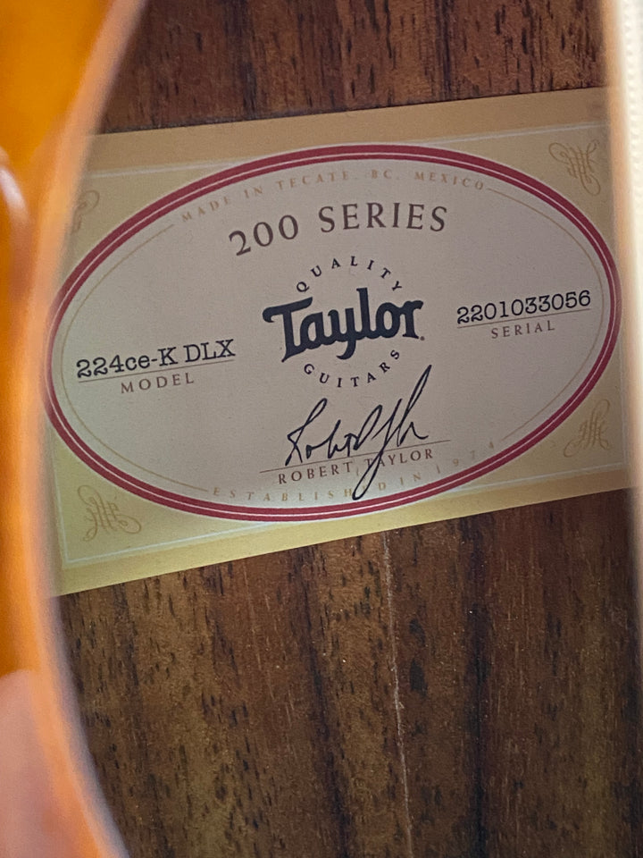 Taylor 224CE-K-DLX Acoustic Guitar w/case ***pre loved***
