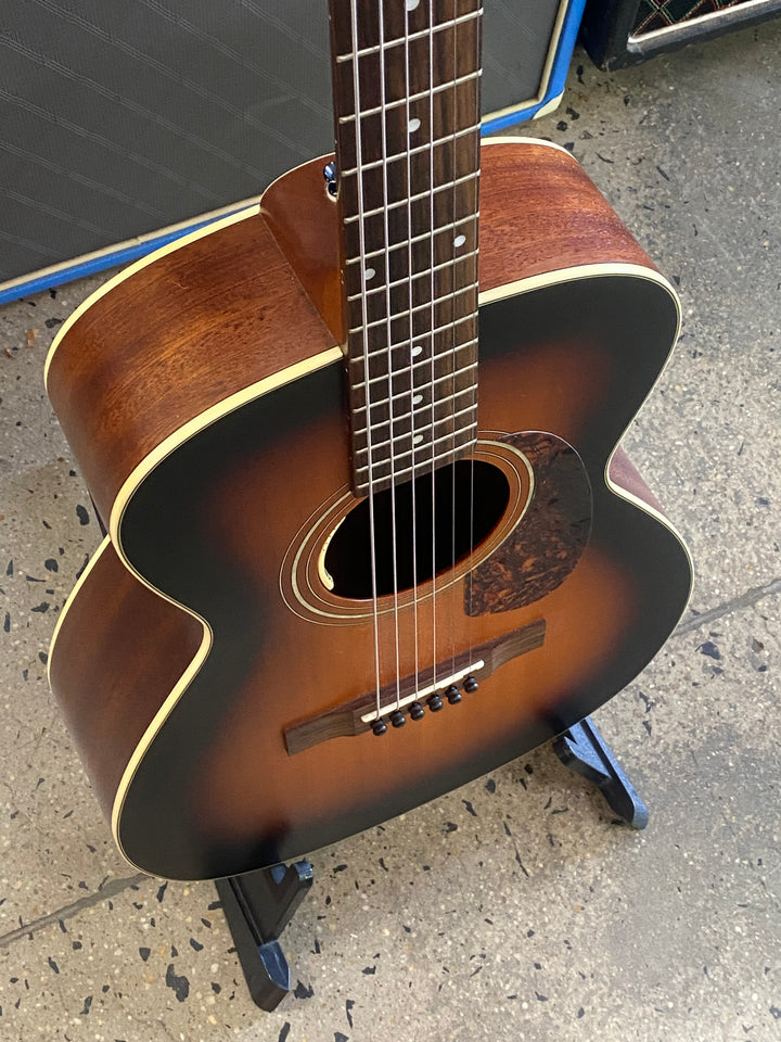 Guild Troubadour M-240E w/LR Baggs & bag ***pre loved***