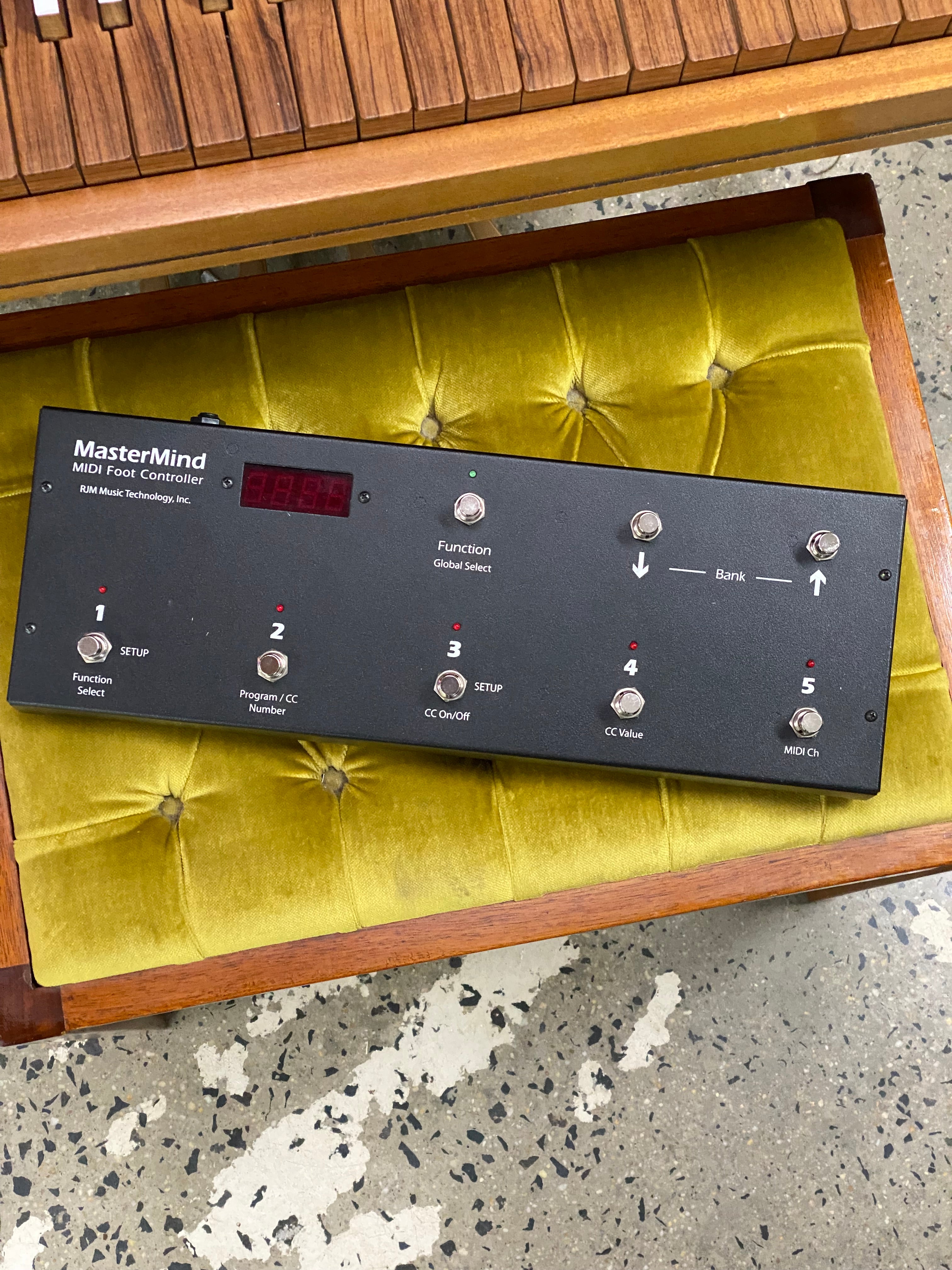 7ピン MasterMind MIDI Foot Controller RJM MasterMind MIDI Foot Controller ***pre loved*** – A&B Musical