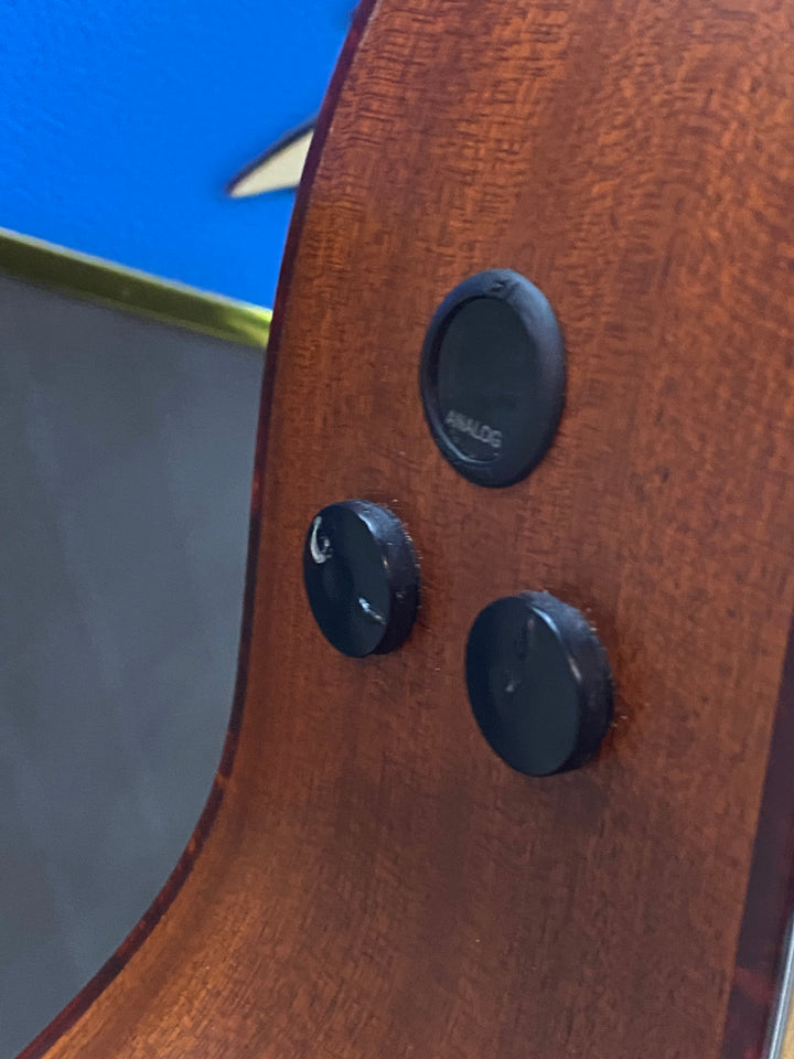 Martin 2012 000-C Nylon W/case ***pre loved***