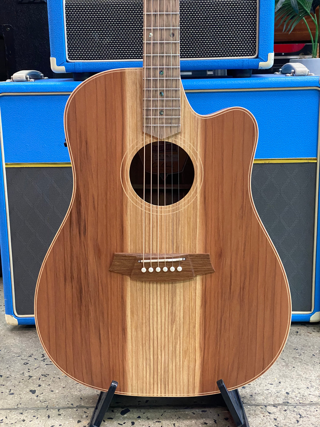 Cole Clark FL2EC Redwood Top with Australian Blackwood Back and Sides