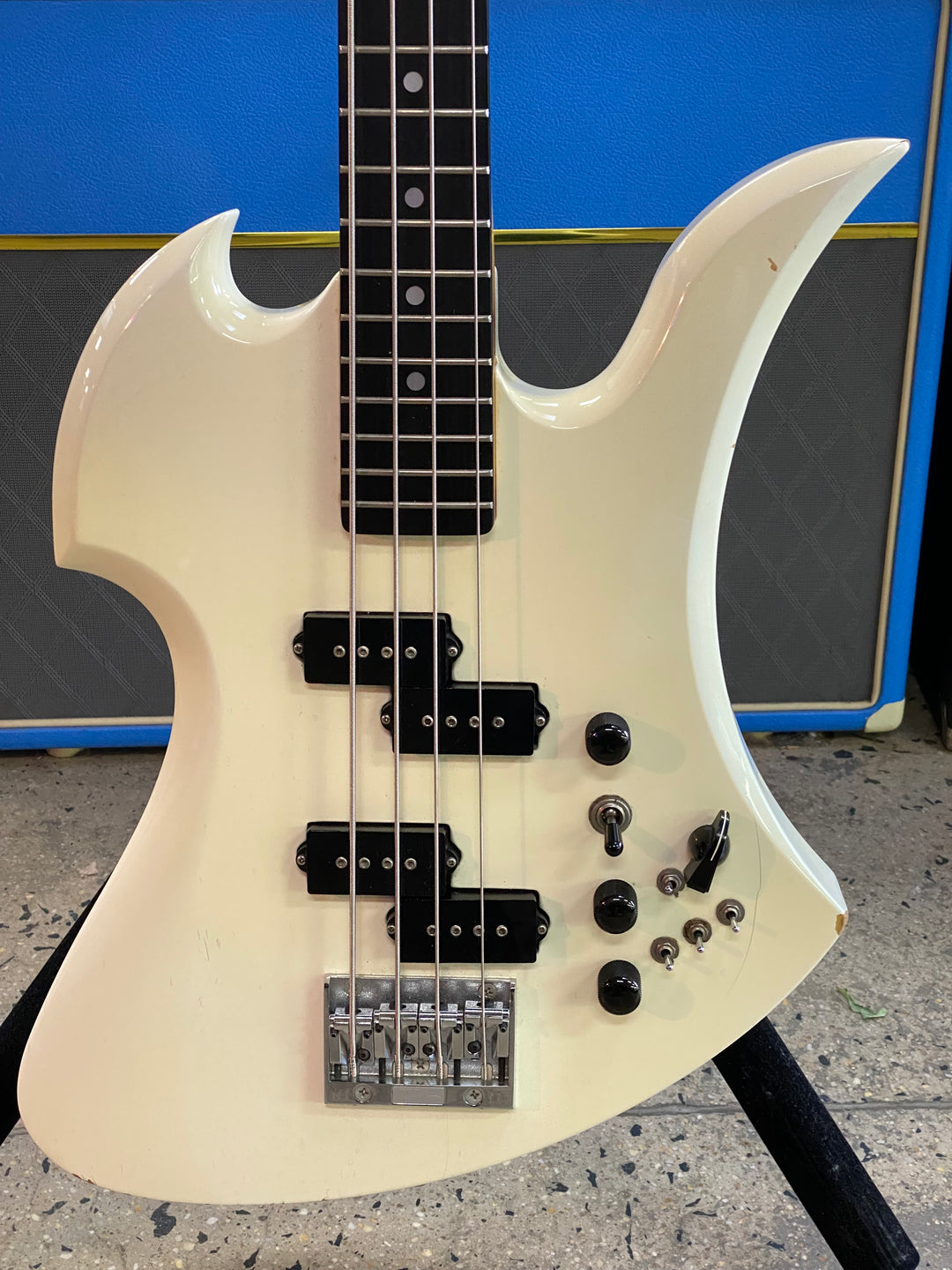 BC Rich Mockingbird Bass 'Class Axe Build' w/bag | White **pre loved**