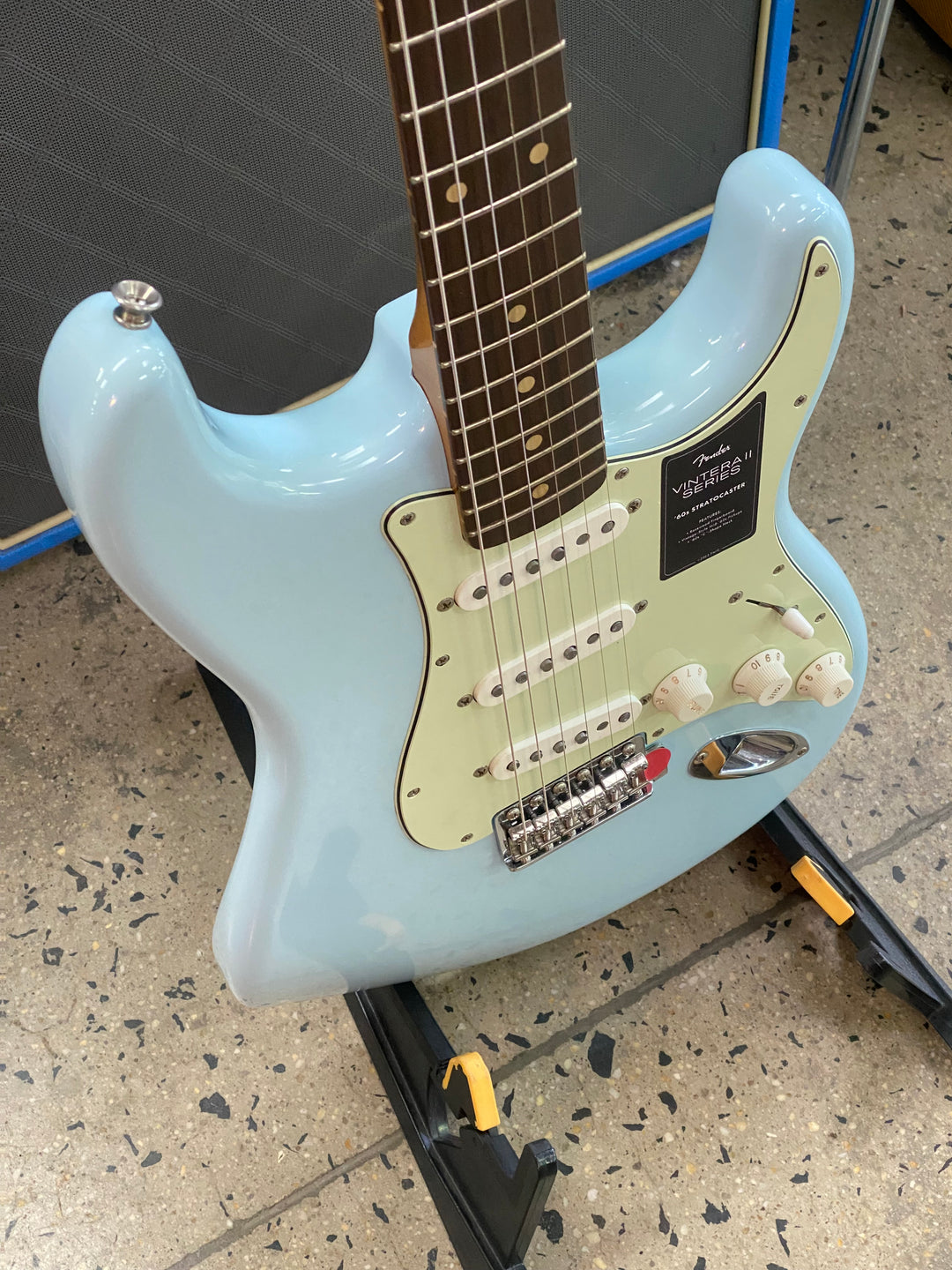 Fender Limited Vintage II Road Worn 60s Strat w/case | Sonic Blue