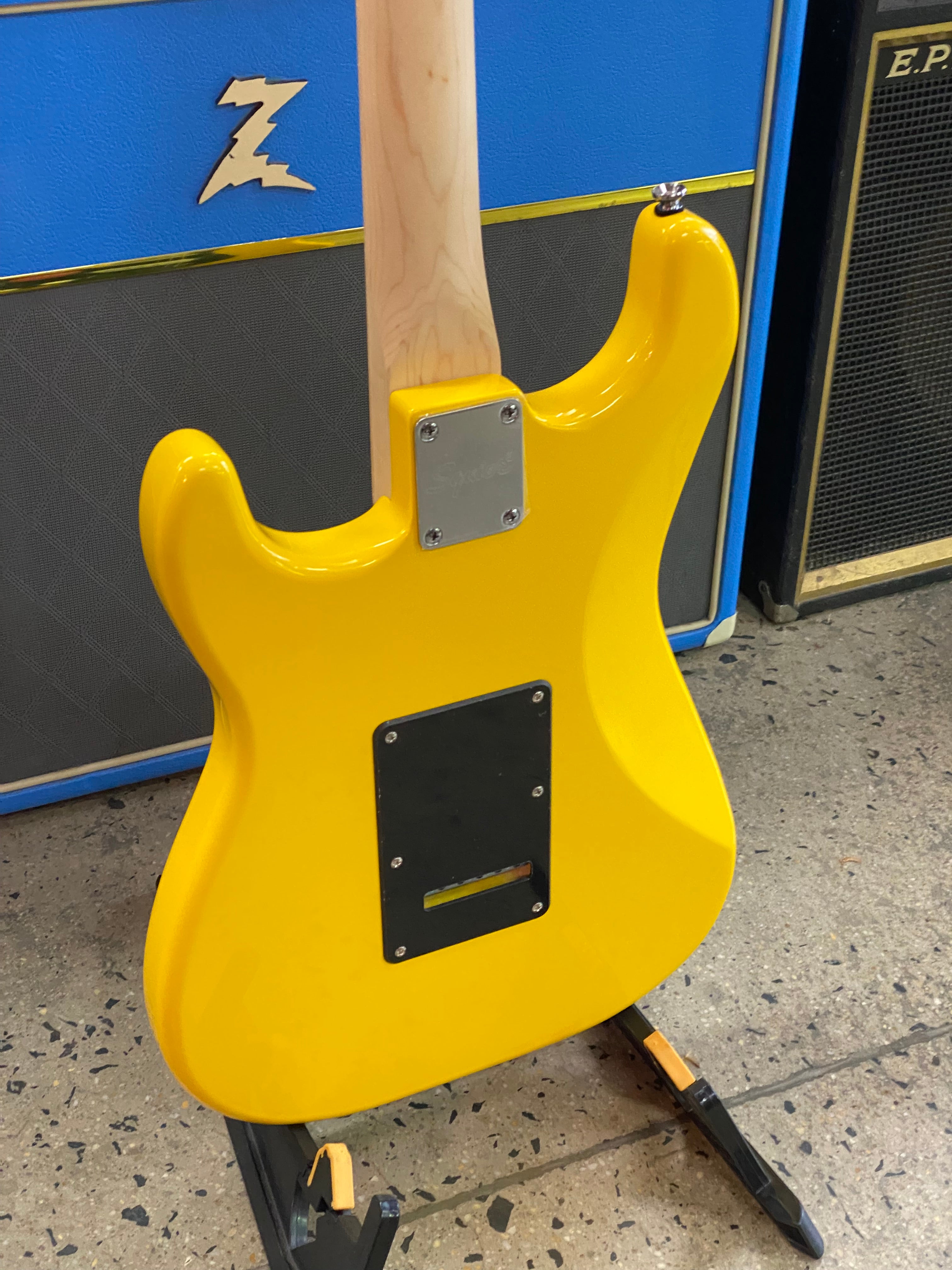 Squier FSR Affinity Strat HSS | Graffiti Yellow – A&B Musical