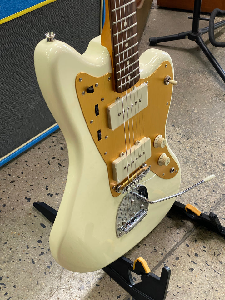 Fender J Mascis Jazzmaster Gold Anodized Pickguard Vintage White
