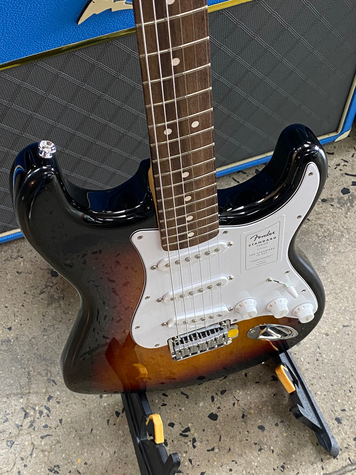 Fender Standard Stratocaster | 3-Colour Sunburst