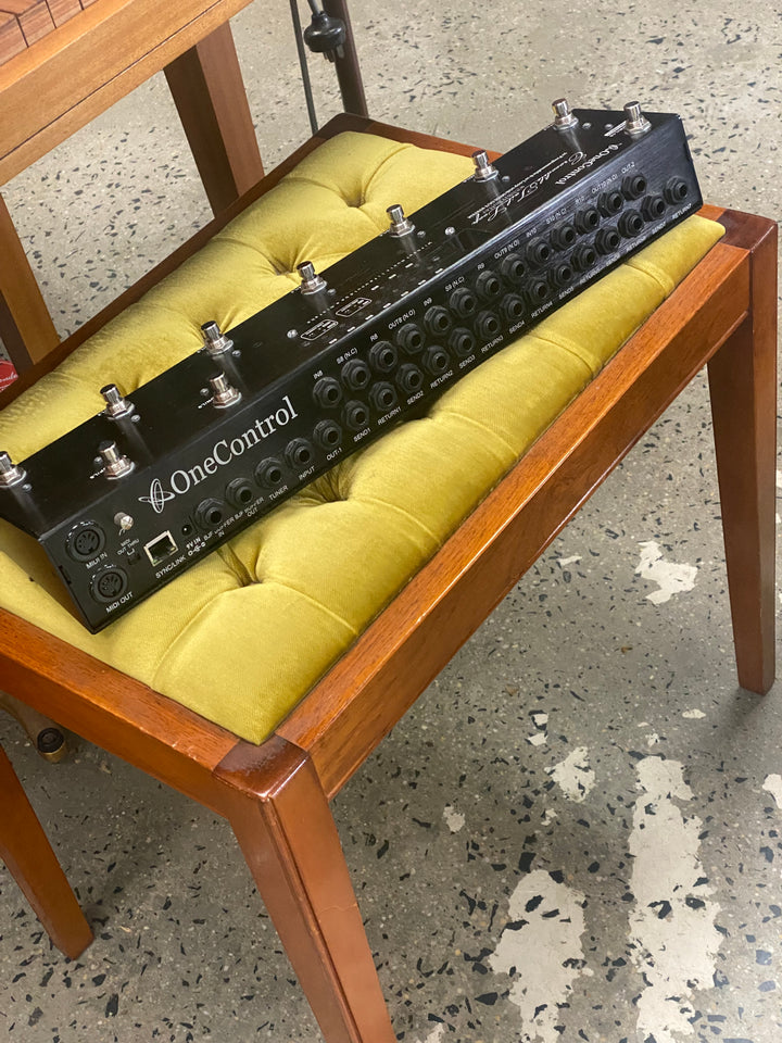 One Control OC10 Crocodile Tail Loop Switcher w/box ***Pre Loved***