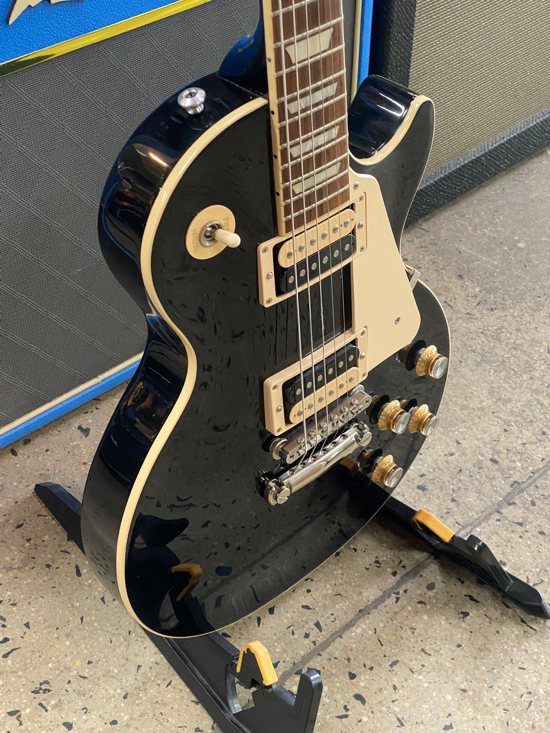 Gibson 2020 Les Paul Classic in Ebony W/case ***Pre Loved***