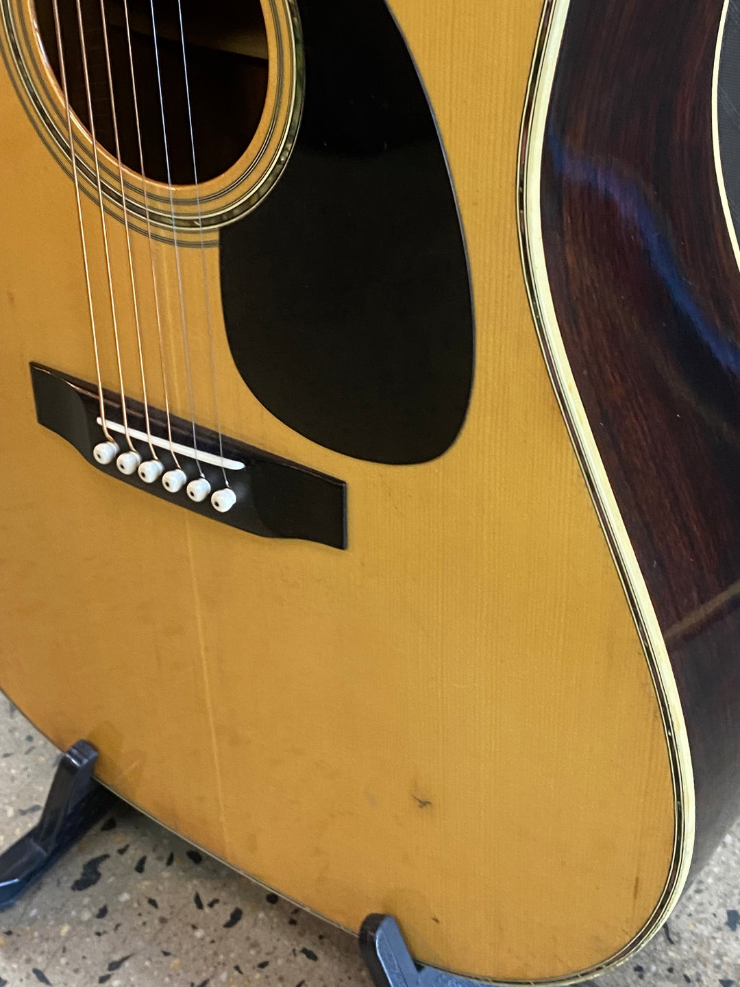 Morris Guitars W-25 Acoustic Guitar w/case ***pre loved***