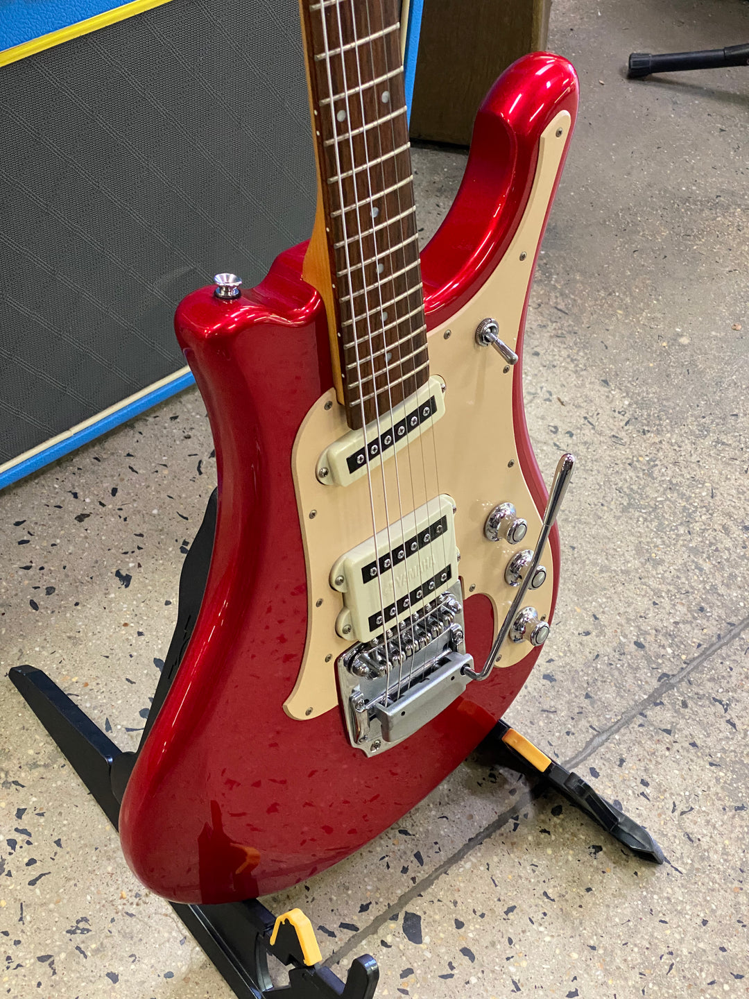 Yamaha SGV-300 Red w/bag ***Pre Loved***