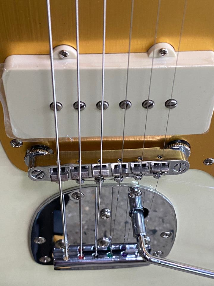 Fender J Mascis Jazzmaster Gold Anodized Pickguard Vintage White