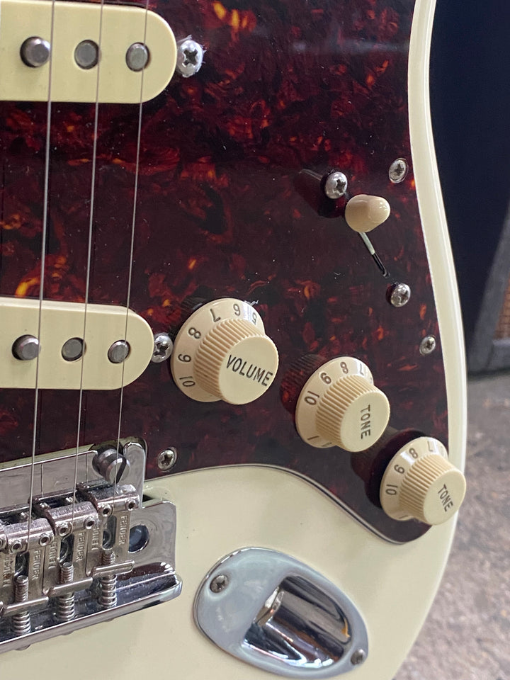 Fender 2021 American Professional II Stratocaster RW Olympic White W/case ***Pre Loved***