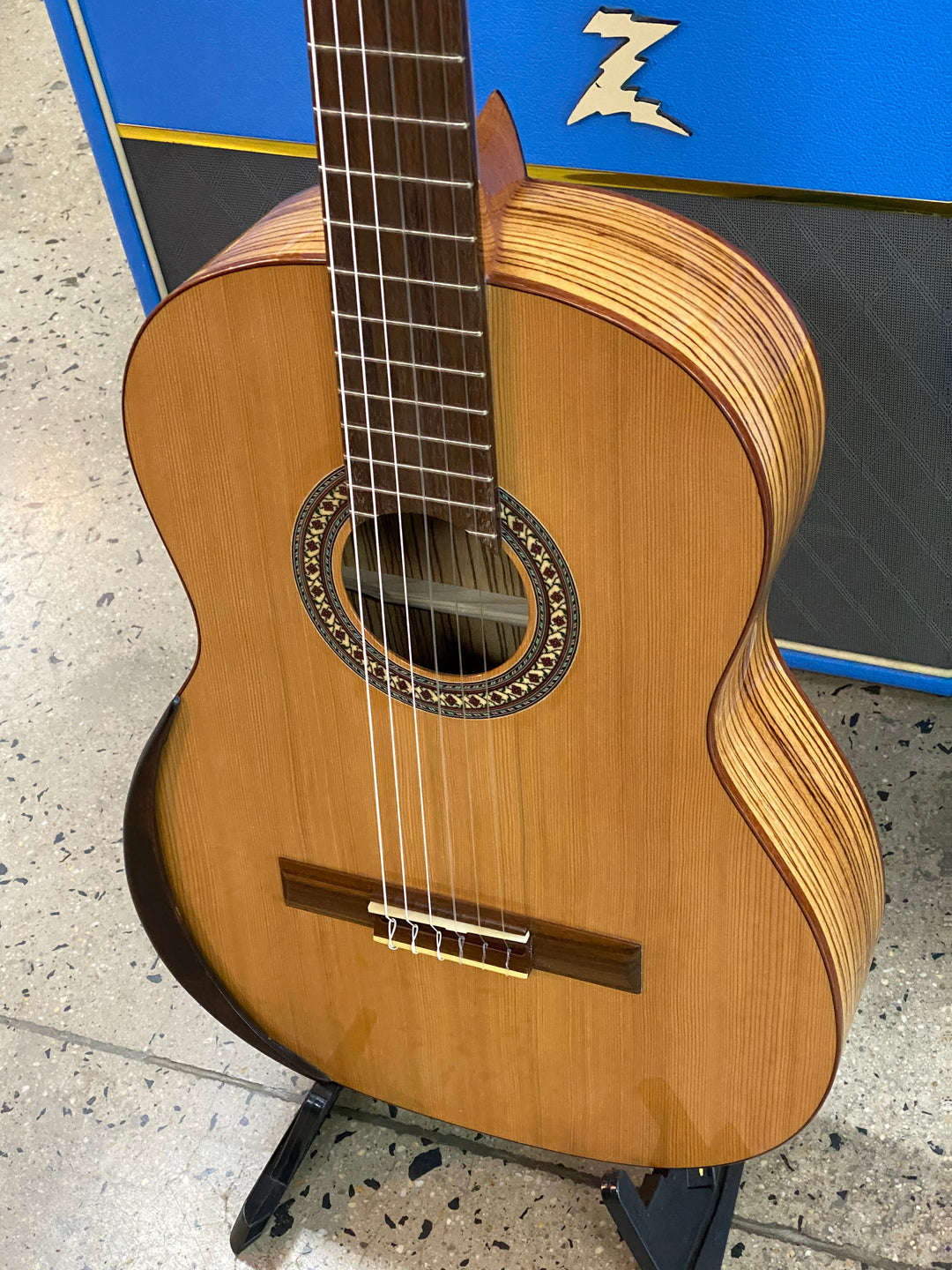 Manuel Rodriguez Concert 4/4 Gloss Academia 40-C Cedar / Zebrano