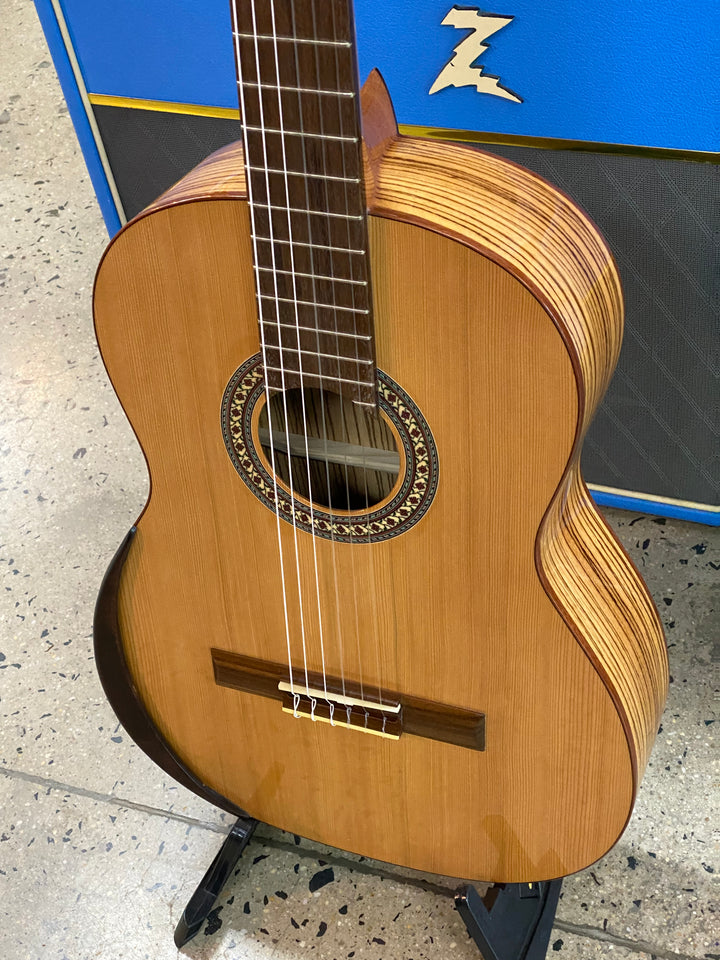 Manuel Rodriguez Concert 4/4 Gloss Academia 40-C Cedar / Zebrano