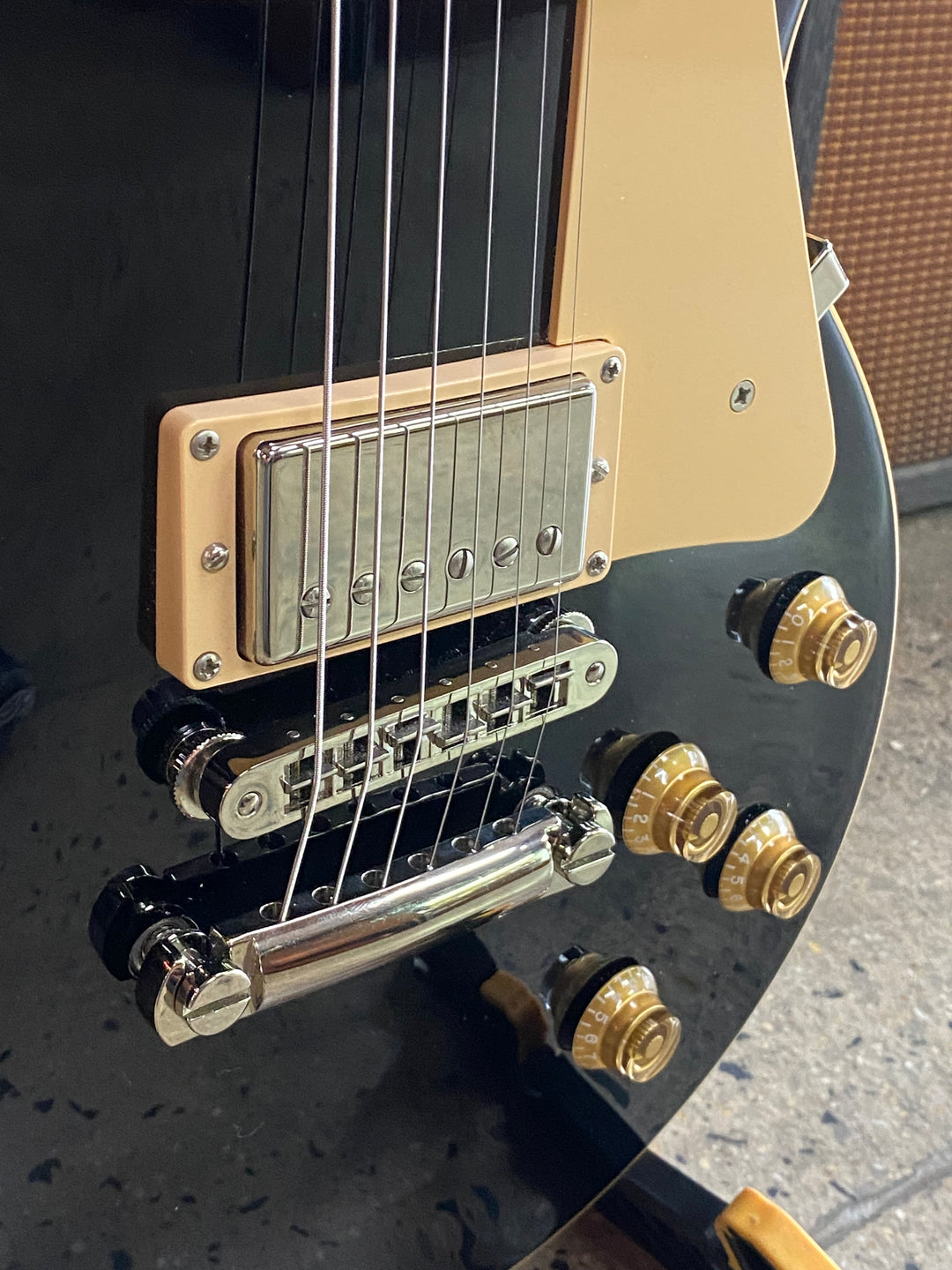 Gibson USA 2008 Les Paul Standard Ebony '60s Neck W/case ***Pre Loved***