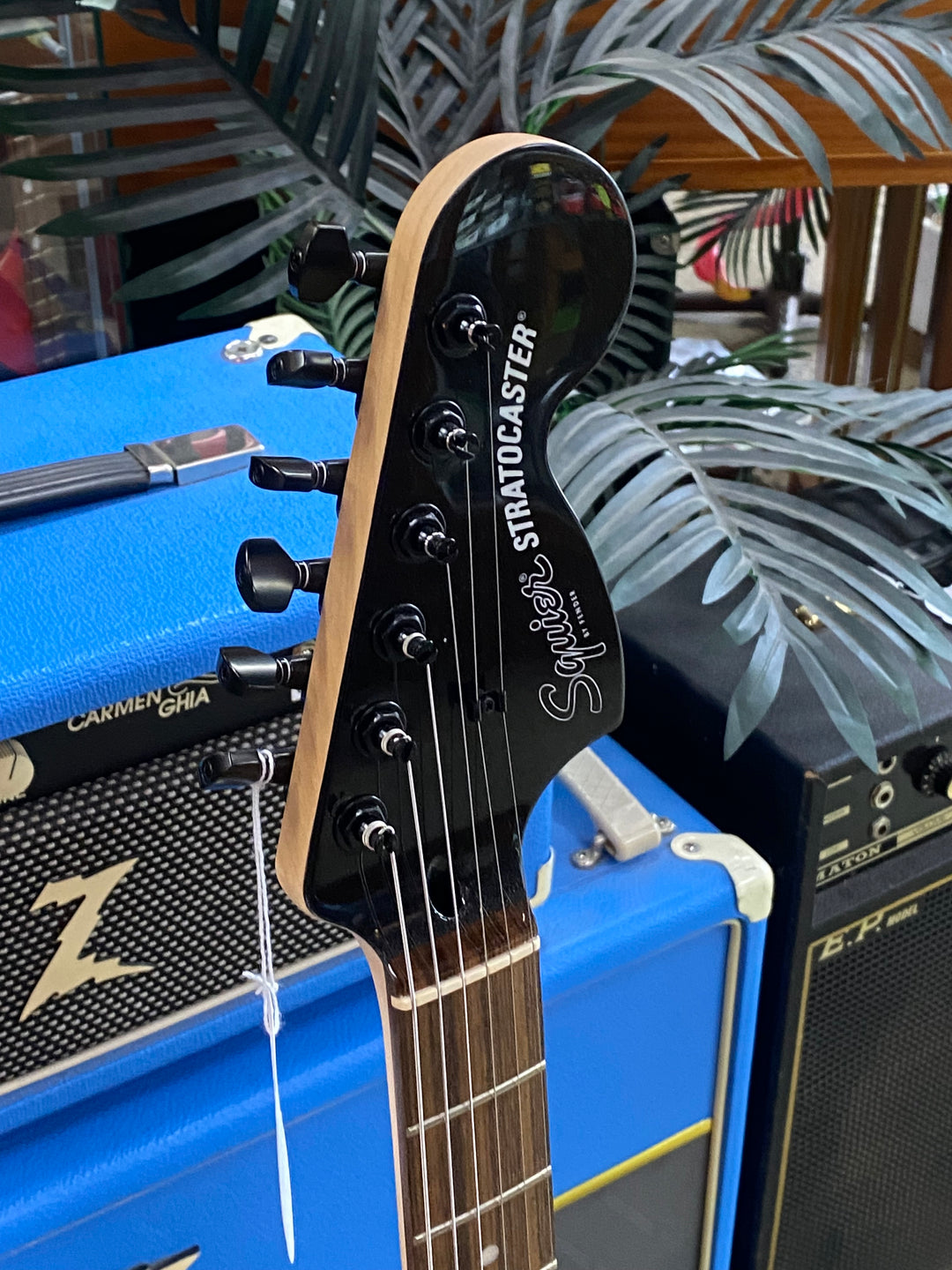 Squier by Fender Affinity Strat HSS | Metallic Black