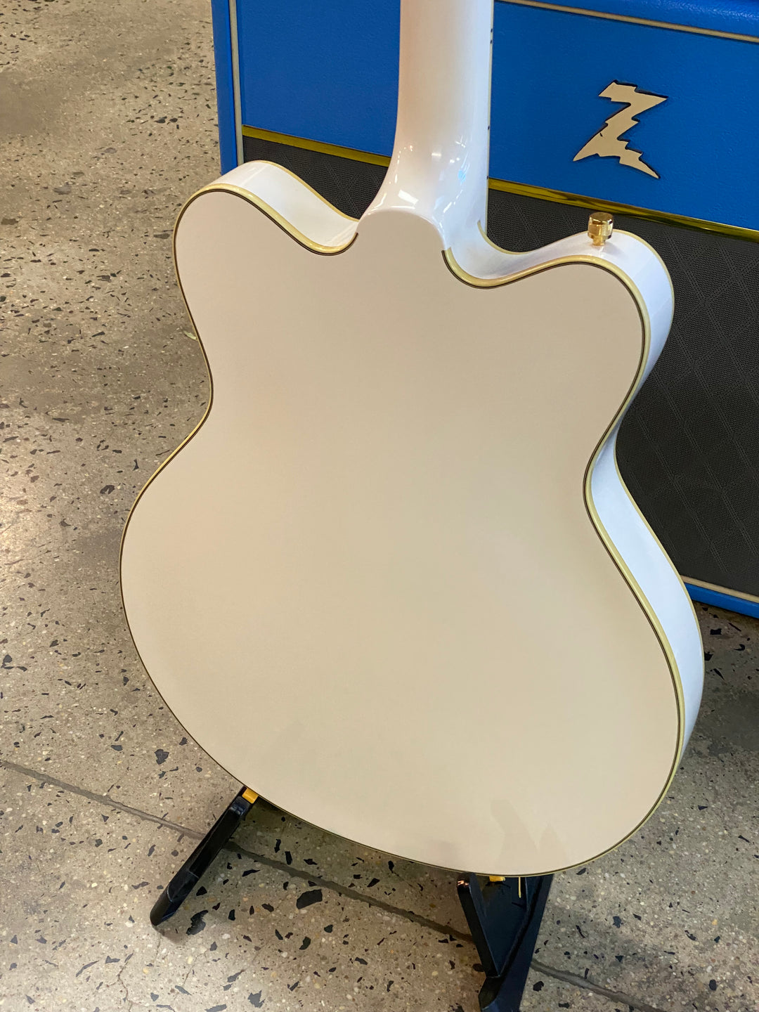 Gretsch 2018 G5422TG w/bag | White ***Pre loved***