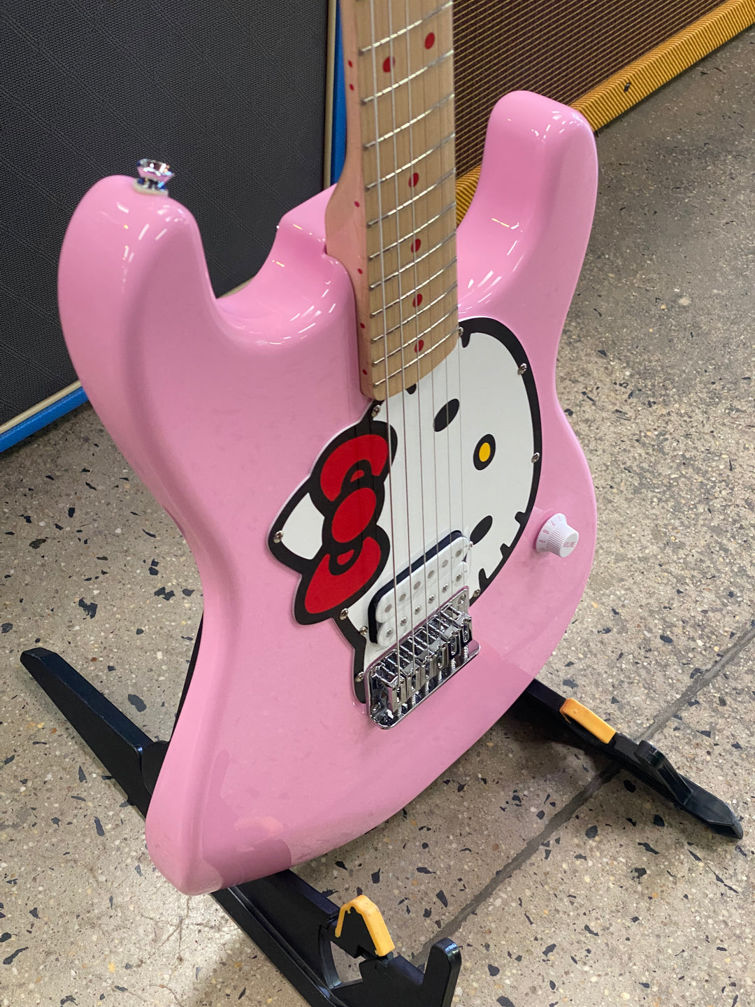 Squier Limited Edition Hello Kitty Stratocaster | Pink