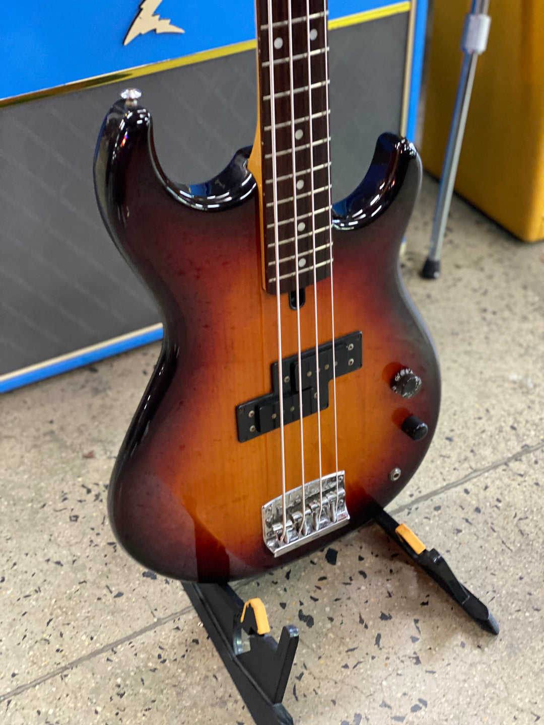 Yamaha MIJ 1981 BB-VI Broad Bass Sunburst W/bag ***pre loved***