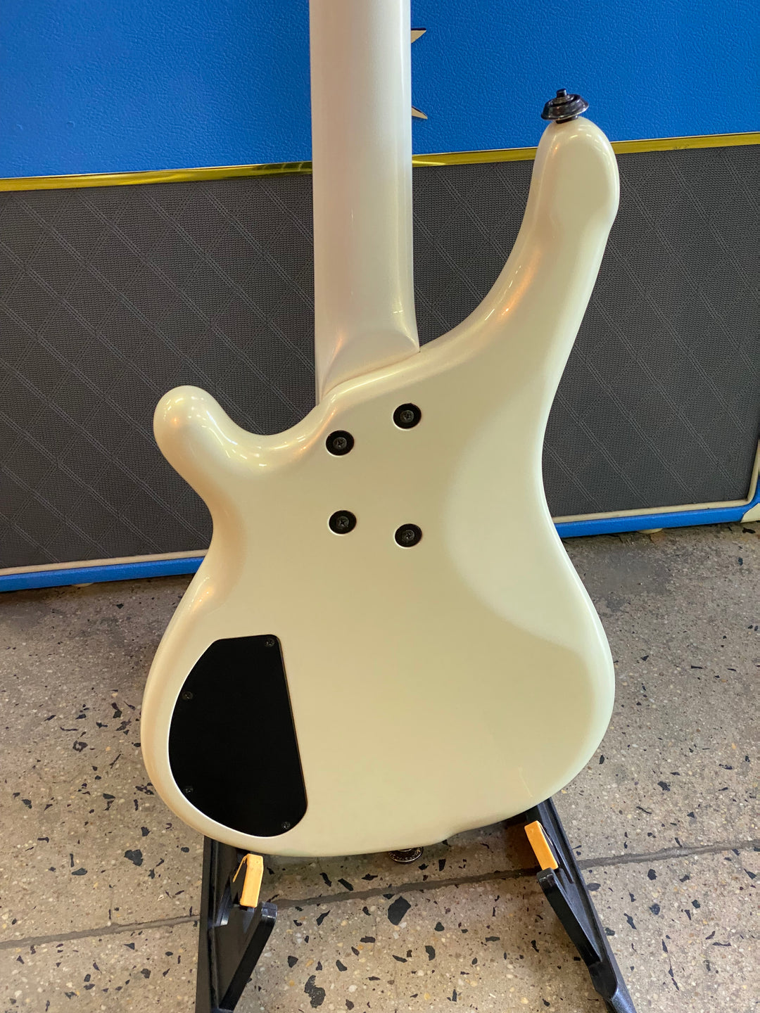Bass Maniac by Tune Active Bass Guitar wbag | White ***pre loved***
