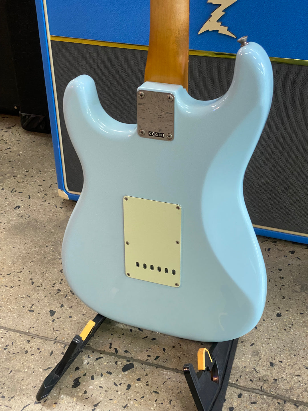 Fender Limited Vintage II Road Worn 60s Strat w/case | Sonic Blue