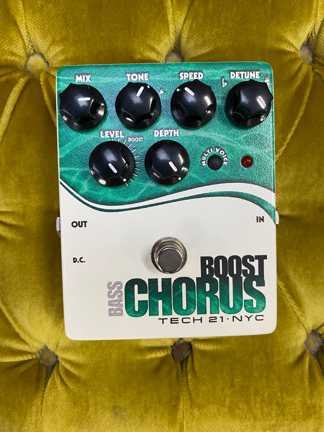 Tech 21 Boost Bass Chorus Pedal w/box ***pre loved***