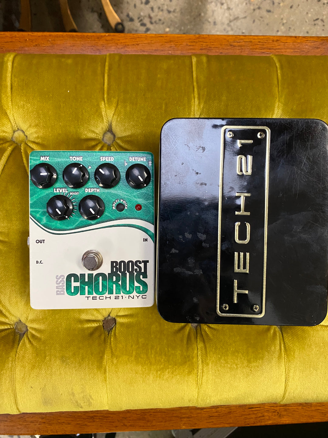 Tech 21 Boost Bass Chorus Pedal w/box ***pre loved***