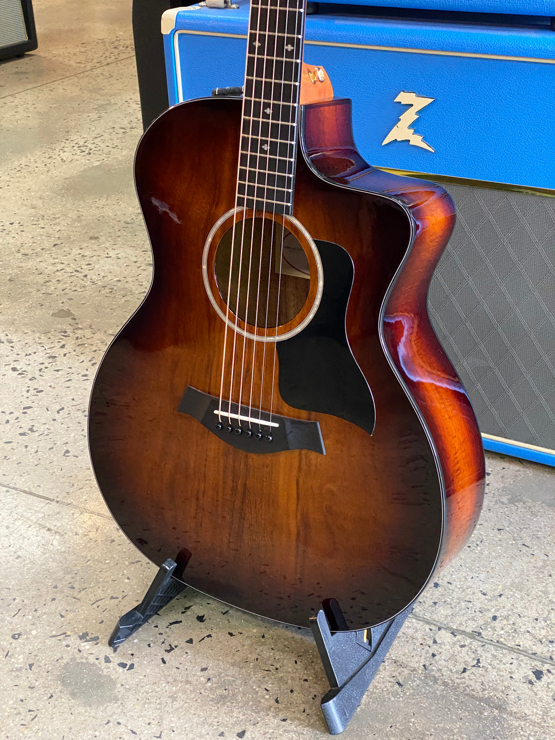 Taylor 224CE-K-DLX Acoustic Guitar w/case ***pre loved***