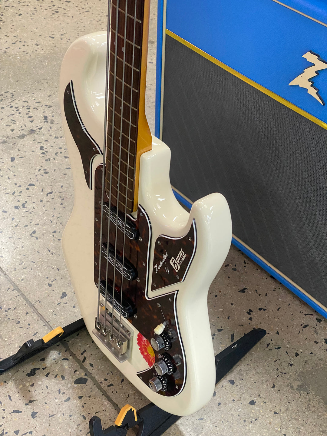 Burns London 2014 Shadows Bass Japan Exclusive Model w/bag | White ***pre loved***