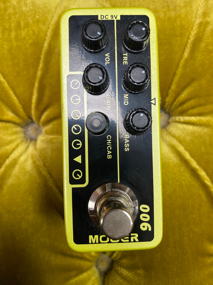 Mooer US Classic Deluxe 006 Digital Preamp Guitar Effect Pedal ***Pre Loved***