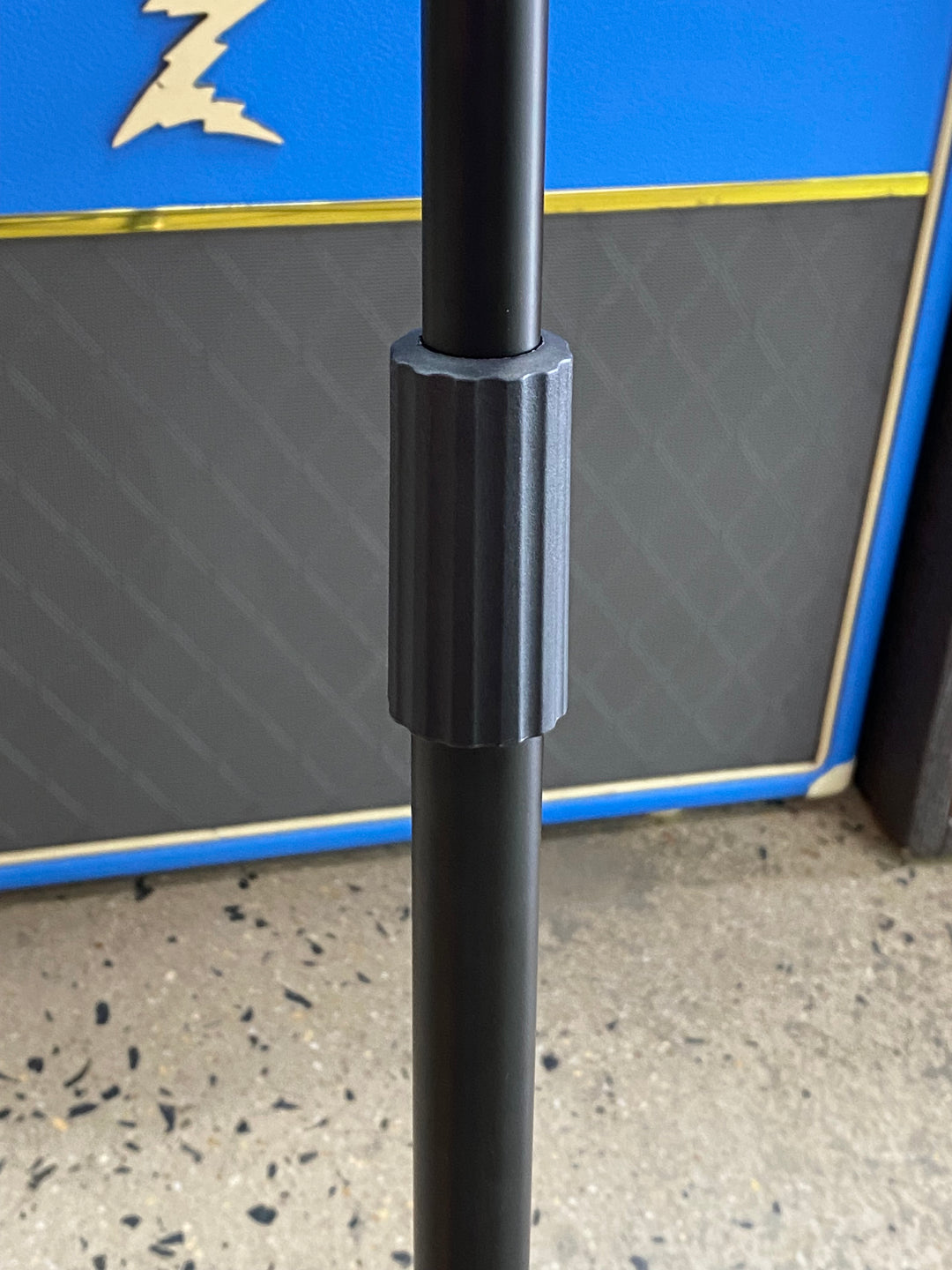 Tenuto Hanging Guitar Stand Self Locking