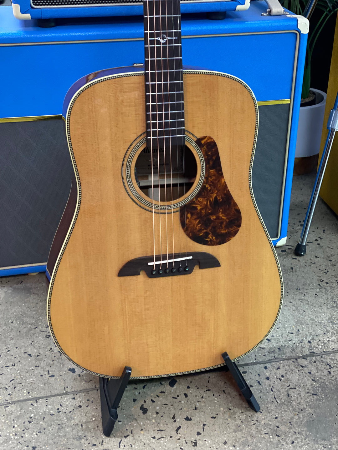 Alvarez Masterwork Dreadnought MD60E Herringbone Acoustic w/pickup