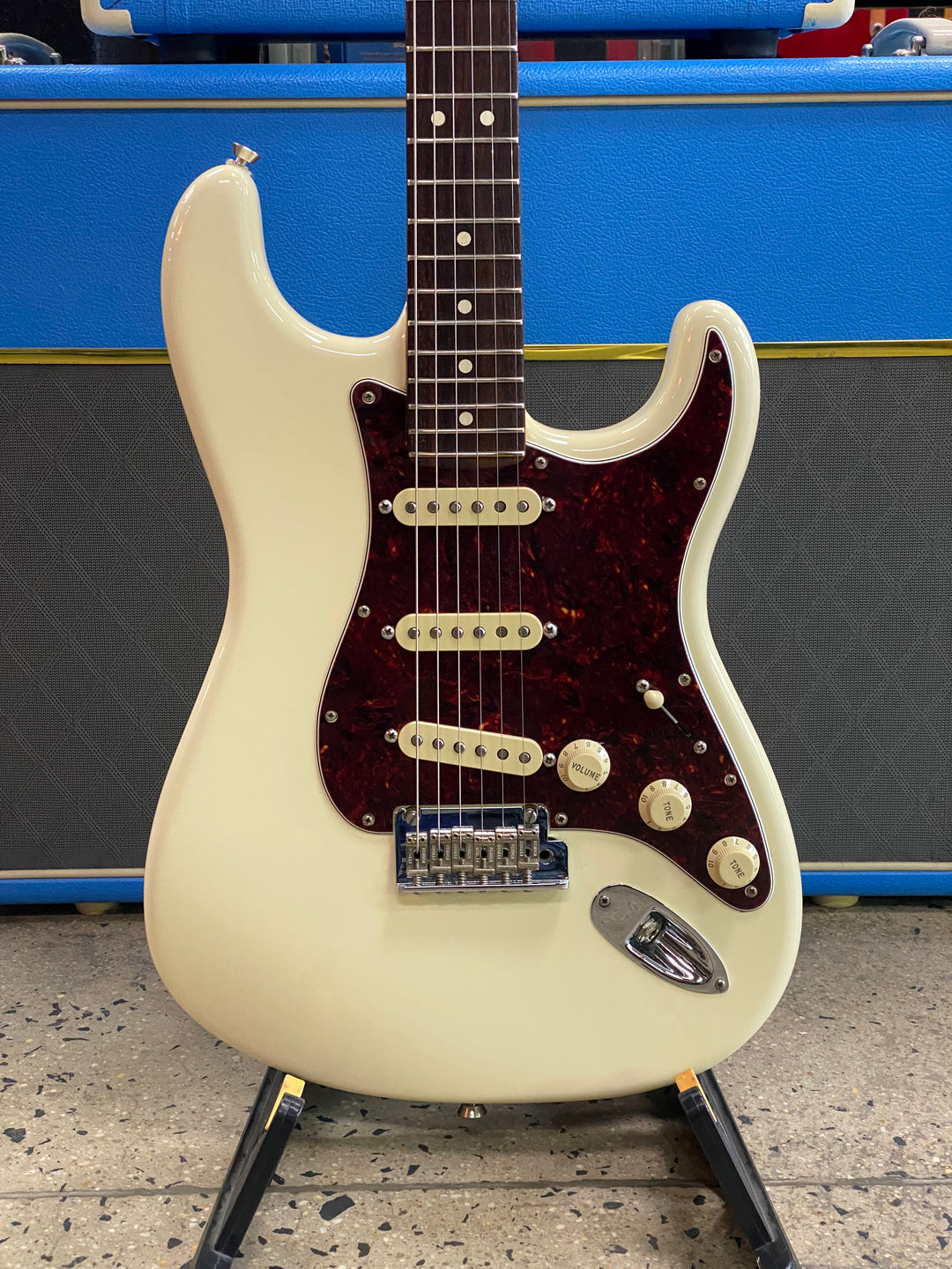 Fender 2021 American Professional II Stratocaster RW Olympic White W/case ***Pre Loved***
