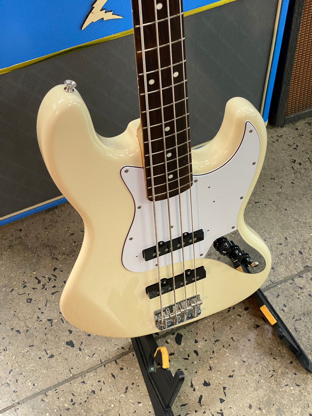 Fender 2012 MIJ Jazz Bass w/bag | White ***pre loved***