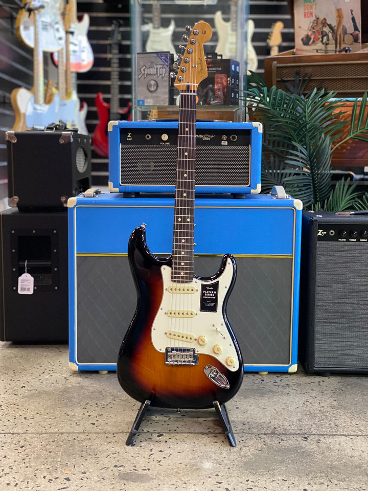 Fender Player II Stratocaster Rosewood Fingerboard | 3-Color Sunburst