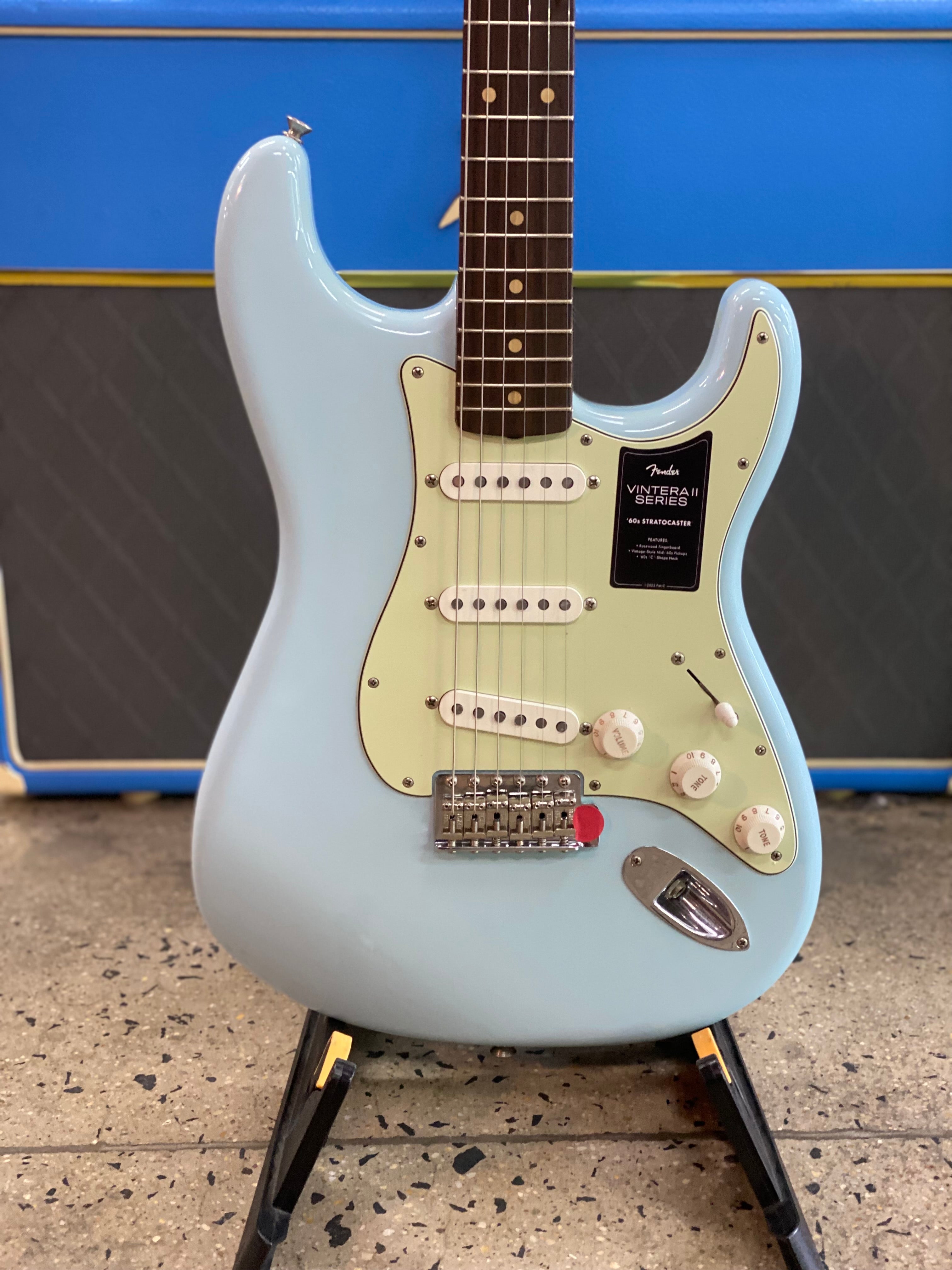 Fender Limited Vintage II Road Worn 60s Strat w/case | Sonic Blue