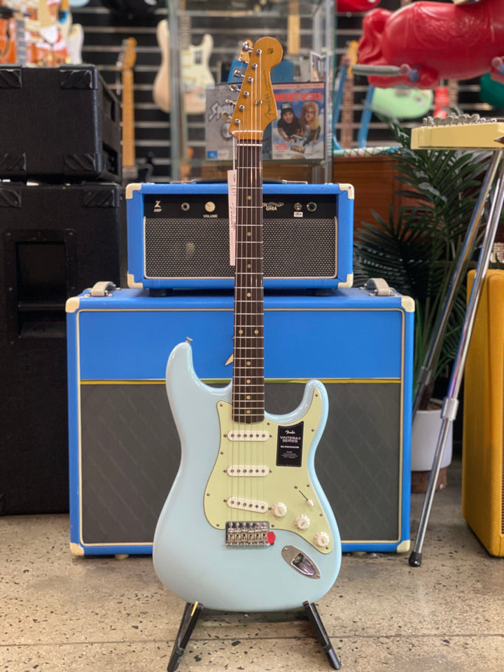 Fender Limited Vintage II Road Worn 60s Strat w/case | Sonic Blue