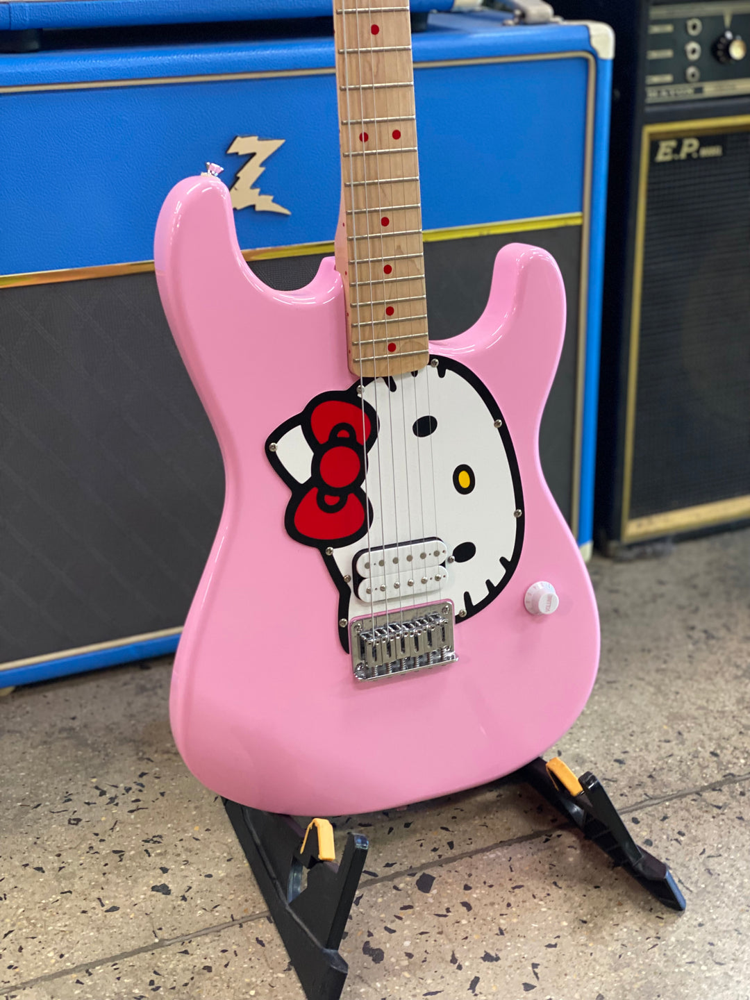 Squier 2024 Hello Kitty Strat | Pink ***pre loved***